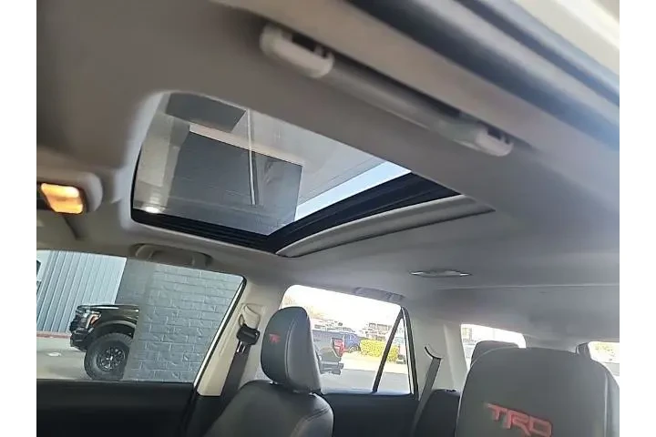 $37808 : Toyota 4Runner 2020 AWD Nigh image 4