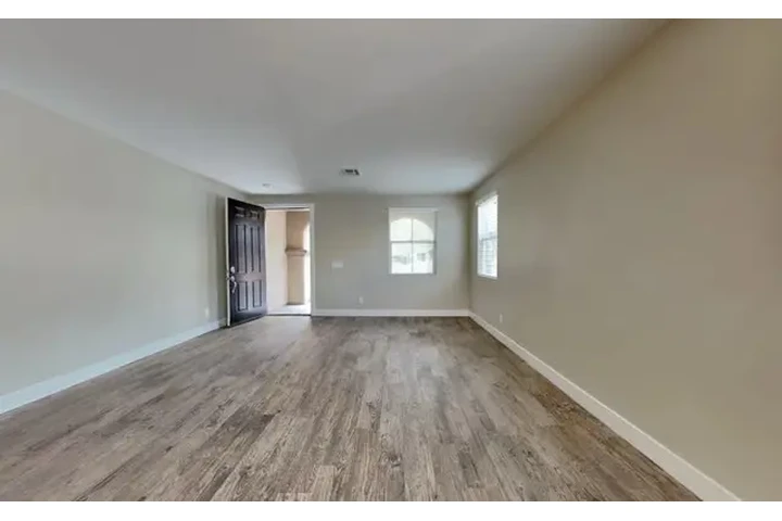 $1800 : Affordable Single Family home image 6