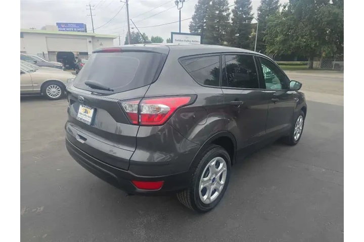 $9999 : 2018 Escape image 4
