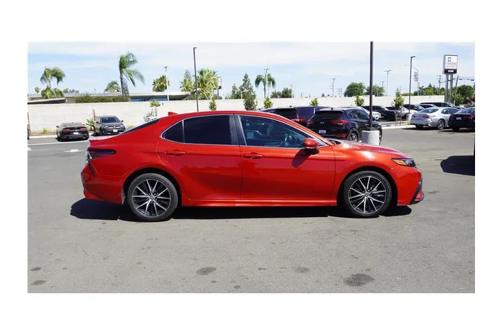 $26984 : 2023 Camry SE Sedan 4D image 5