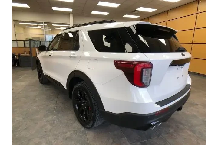 $27988 : Ford Explorer 2021 AWD ST 4d image 5