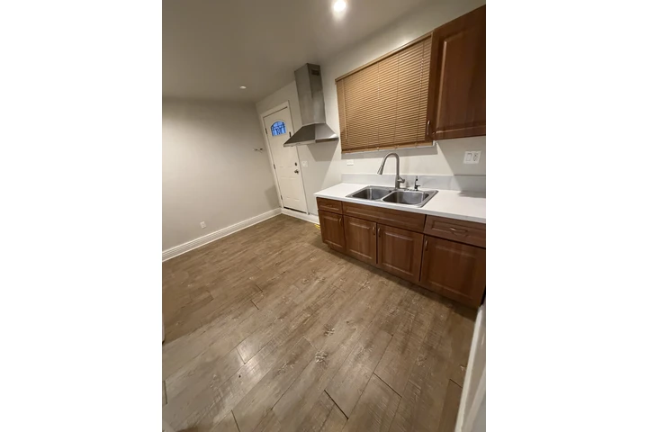 $1950 : Se renta casita de dos habitac image 7