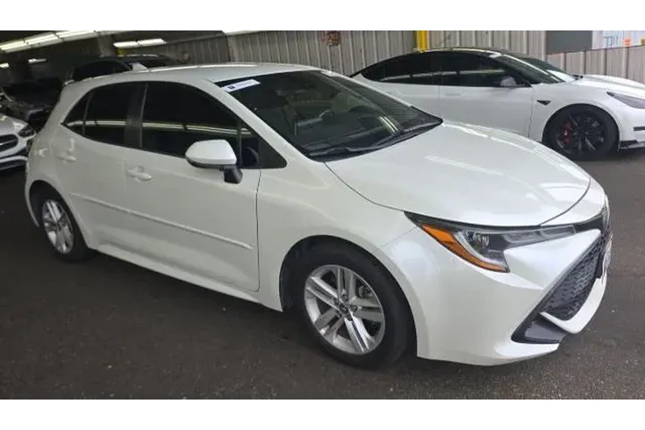 $16900 : Toyota Corolla Hatchback 201 image 4