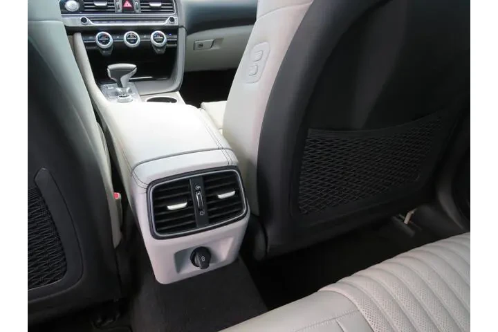 $31991 : Genesis G70 2020 AWD 3.3T 4d image 9