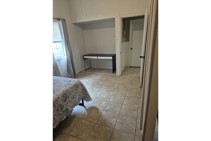 $900 : Cuarto de renta image 2