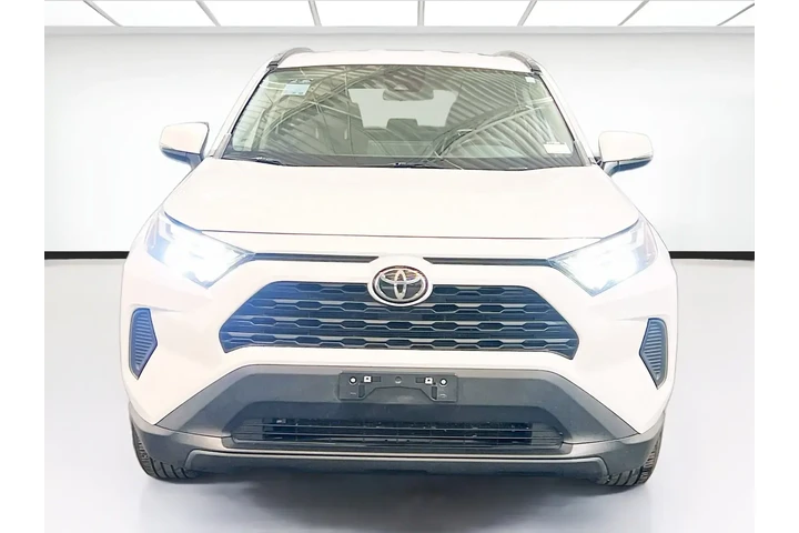 $25850 : Toyota RAV4 2023 XLE 4dr SUV image 2