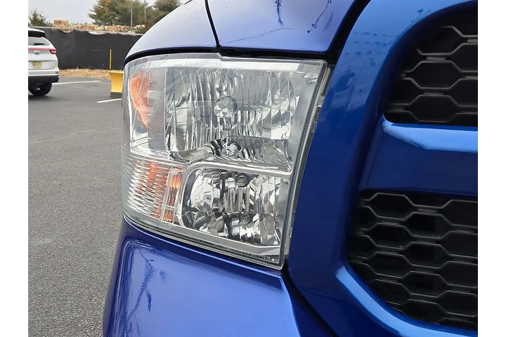 2017 RAM 1500 Tradesman Crew image 9