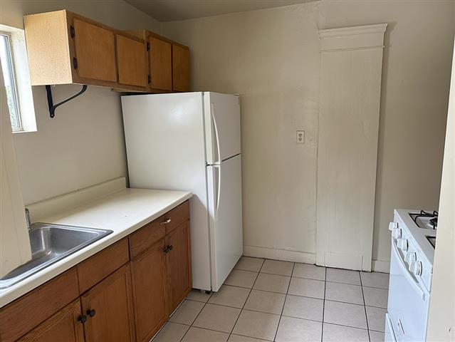 $1895 : One Bedroom Apartment Glendale image 3