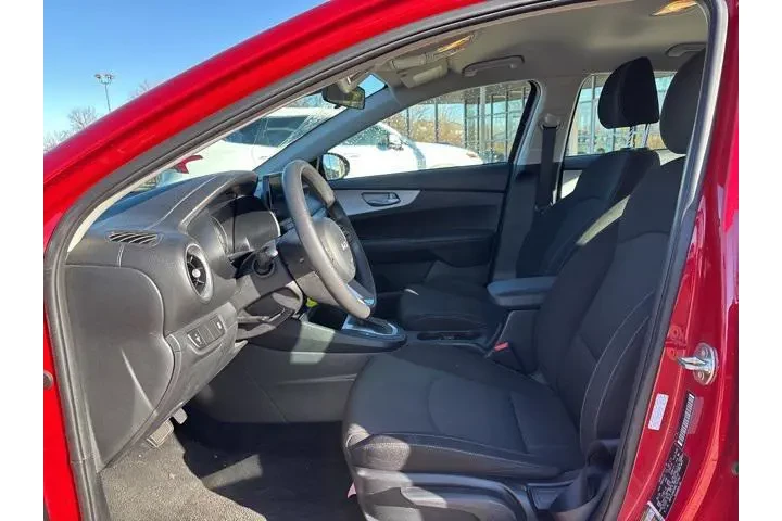 $17498 : Kia Forte 2024 LXS 4dr Sedan image 4