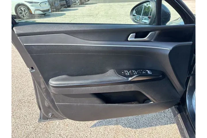 $18978 : Kia K5 2023 LXS 4dr Sedan image 10