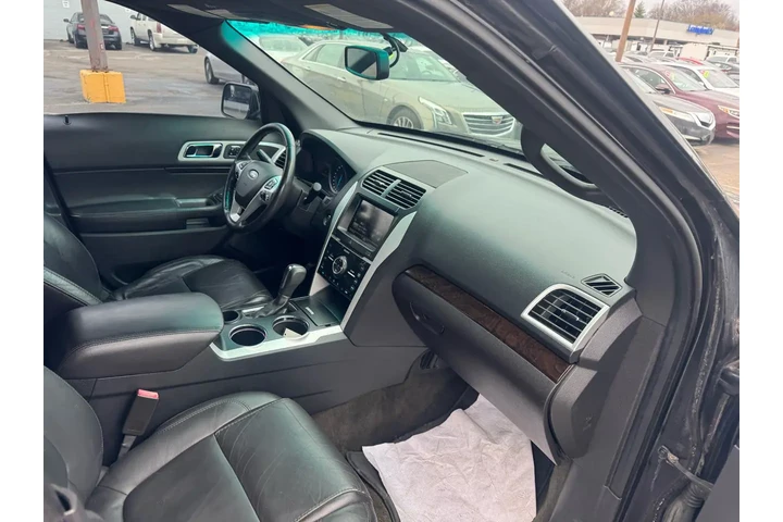 2014 Explorer FWD 4dr Limited image 9