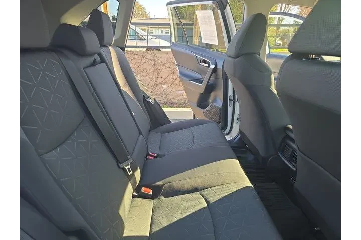 $29995 : Toyota RAV4 2021 AWD XLE 4dr image 10