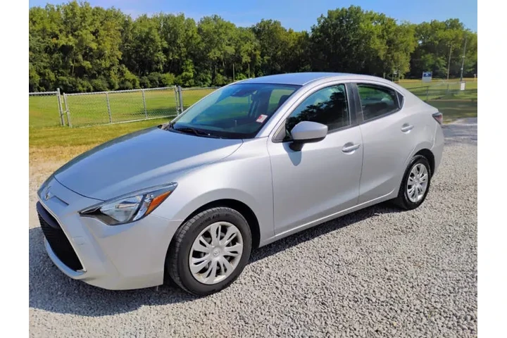 $15995 : 2020 Yaris L image 1