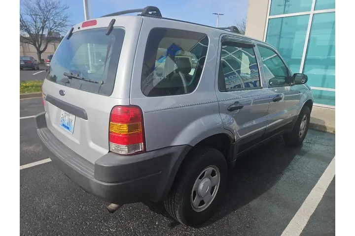 $3402 : Ford Escape 2002 XLS Choice image 5