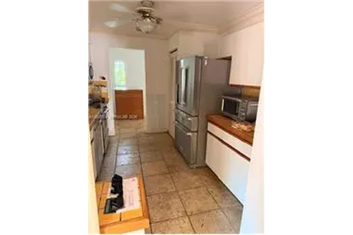 $11000 : Rental property with 4 bedro image 5