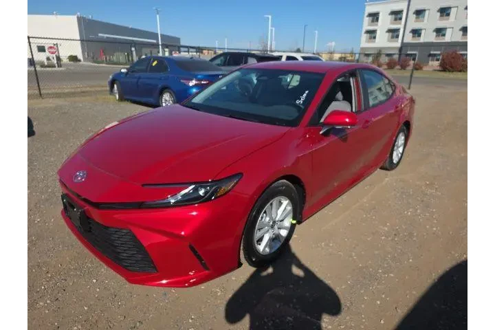 $33900 : Toyota Camry 2026 LE 4dr Sed image 3