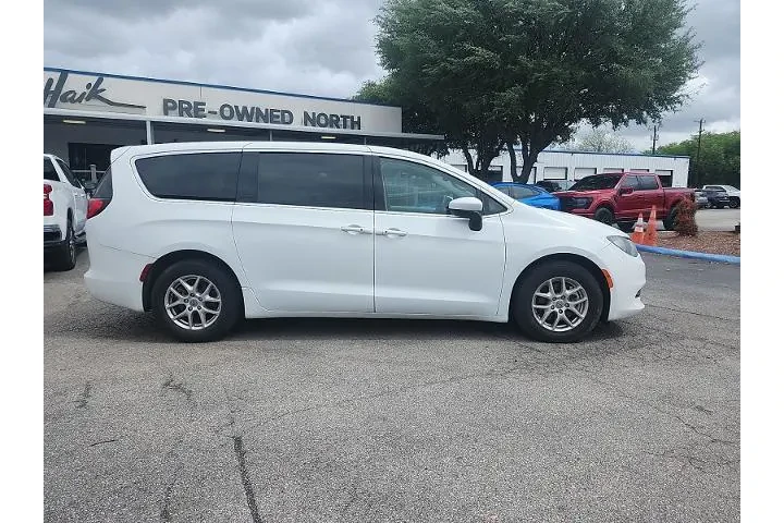$20998 : Chrysler Voyager 2023 LX 4dr image 2