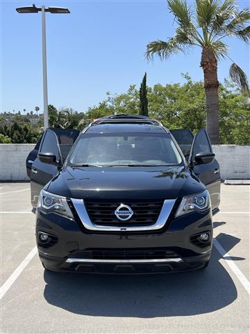 $12500 : 2018 Nissan Pathfinder image 4