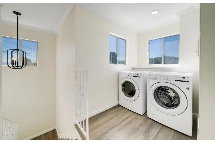 $1990 : 2 Bedroom Apt in James M Wood image 5