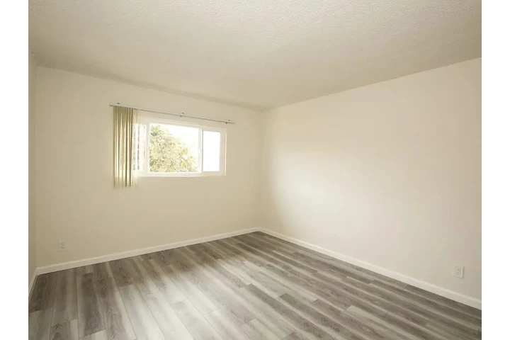 $1100 : Amplio apartamento en renta. image 1