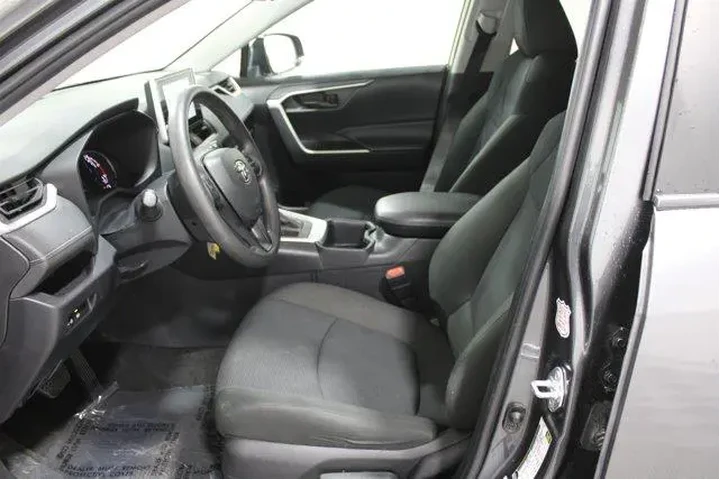 $29928 : Toyota RAV4 2024 AWD LE 4dr image 3
