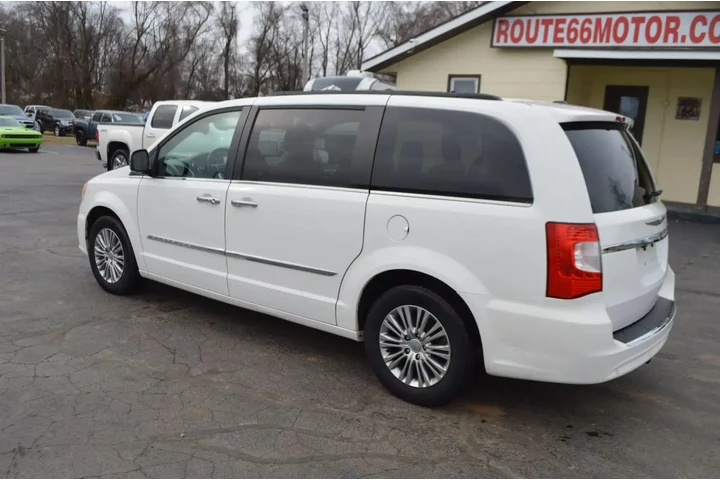$9995 : 2013 CHRYSLER TOWN & COUNTRY image 8