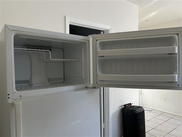 $200 : Refrigerador Blanco image 3