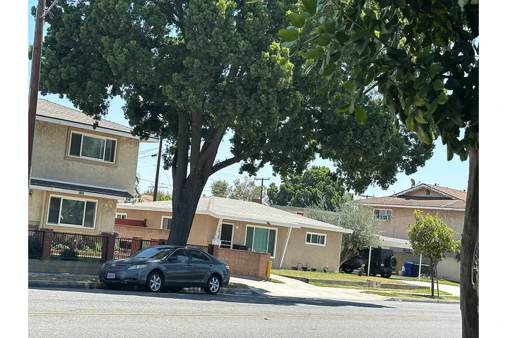 $1280 : Downey 2 & 1 Available image 1