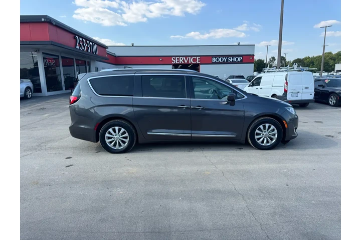 $9980 : 2019 Pacifica Touring L FWD image 2
