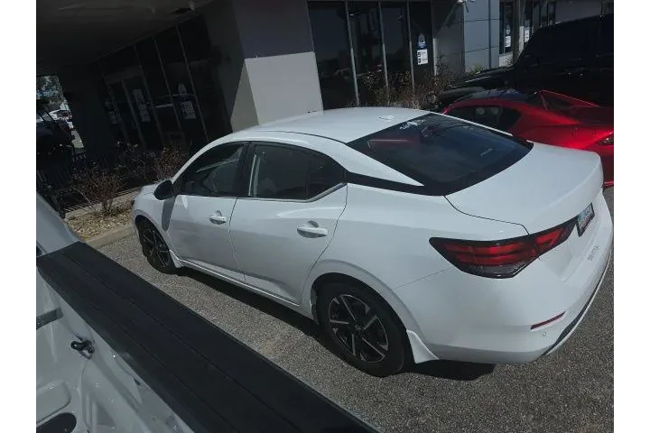 $18786 : Nissan Sentra 2025 SV 4dr Se image 6