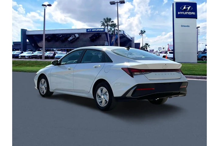 $18701 : Hyundai ELANTRA 2024 SE 4dr image 5