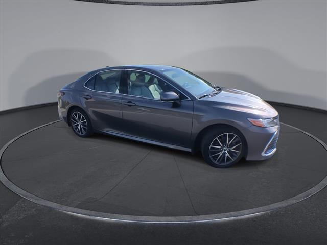 $31400 : PRE-OWNED 2022 TOYOTA CAMRY H image 2