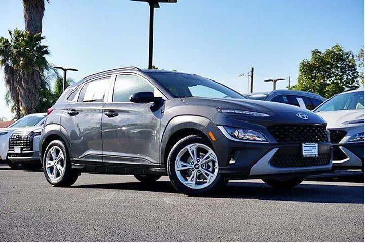 $18520 : Hyundai KONA 2023 SEL 4dr Cr image 1