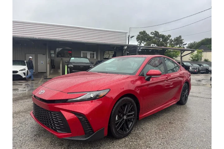 2025 Camry Hybrid XLE image 1