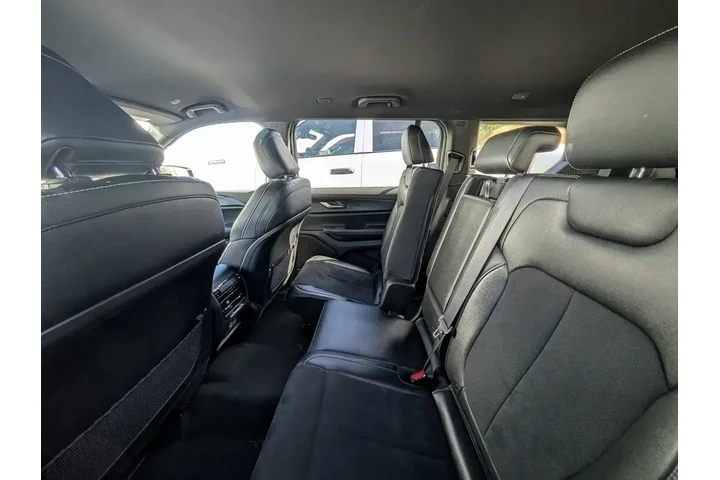 $32300 : Jeep Grand Cherokee L 2024 4 image 5