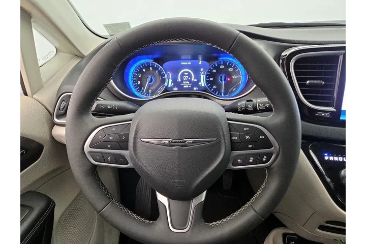 $29998 : Chrysler Pacifica 2024 Touri image 10