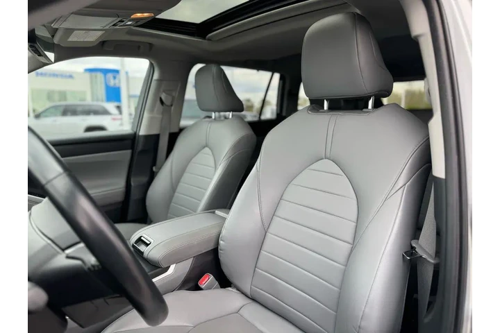 $33965 : Toyota Highlander 2021 AWD X image 8