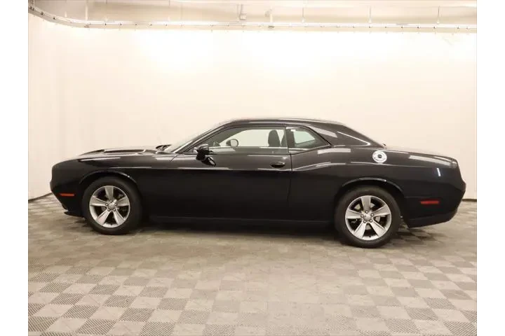$17788 : Dodge Challenger 2016 SXT 2d image 2
