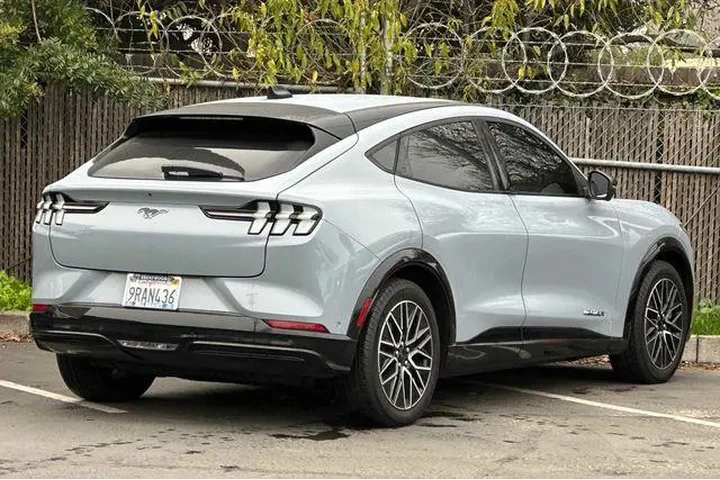 $29996 : Ford Mustang Mach-E 2024 Pre image 3