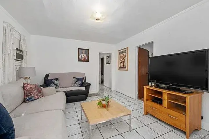 $1880 : CASA DE RENT en Maywood, CA image 2