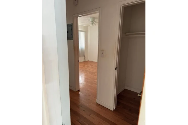 $2300 : 3Bed 2Bath Apt for rent in LA image 2