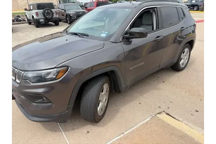 $19632 : Jeep Compass 2022 Latitude 4 image 2