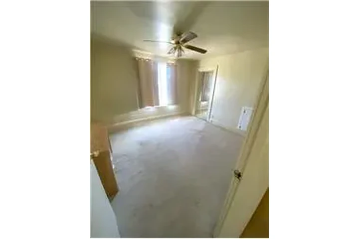 $1250 : Rental property with 3 bedro image 10