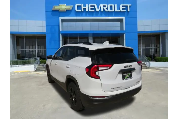 $33791 : GMC Terrain 2023 AWD AT4 4dr image 2
