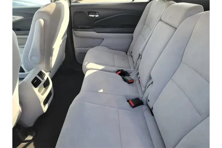 $15488 : Honda Pilot 2016 LX 4dr SUV image 9