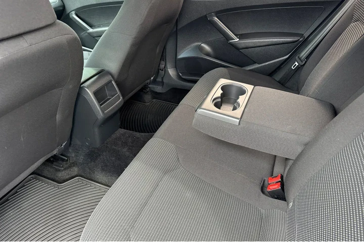 $9900 : Volkswagen Passat 2016 1.8T image 7