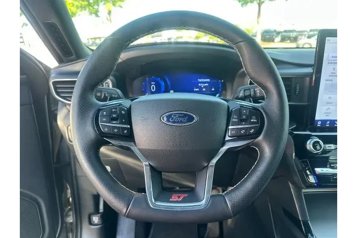 $39998 : Ford Explorer 2023 AWD ST 4d image 4