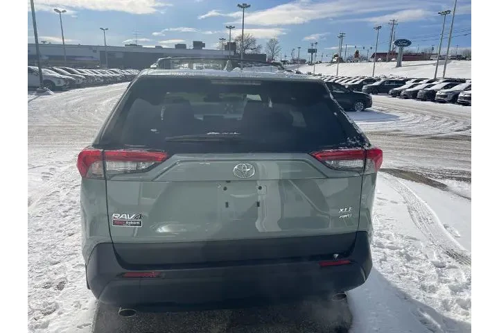 $29991 : Toyota RAV4 2023 AWD XLE 4dr image 6