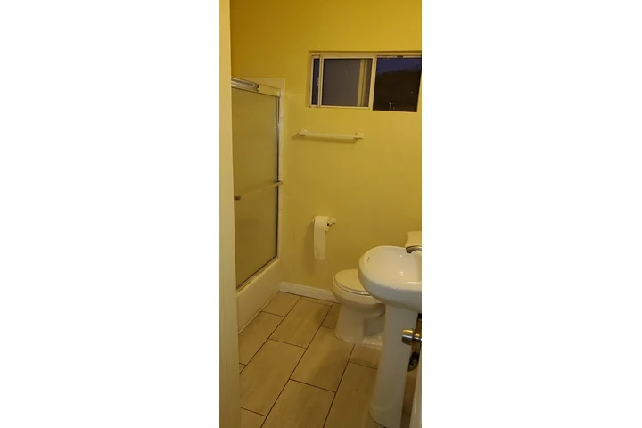 $1895 : MAYWOOD  FRENTE AL PARQUE image 2