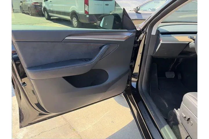 $32200 : Tesla Model Y 2024 Long Rang image 8